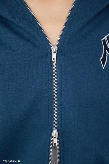 【MLB】ロゴショートパーカー 詳細画像