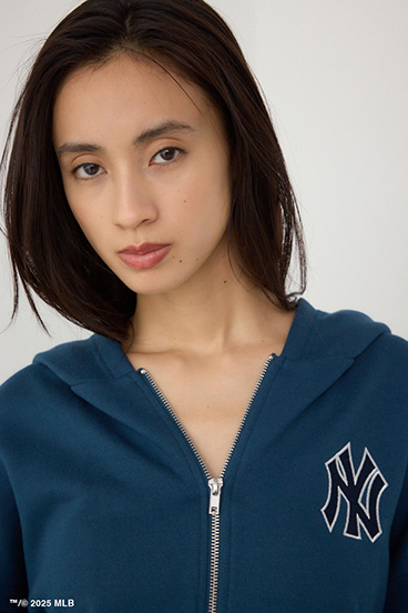 【MLB】ロゴショートパーカー 詳細画像