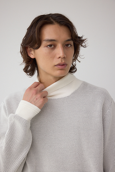 ハニカムタートルネックニット