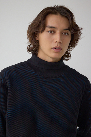 ハニカムタートルネックニット