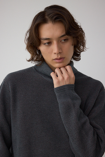 ハニカムタートルネックニット