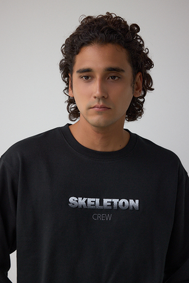 ブラシ刺繍スウェットトップス