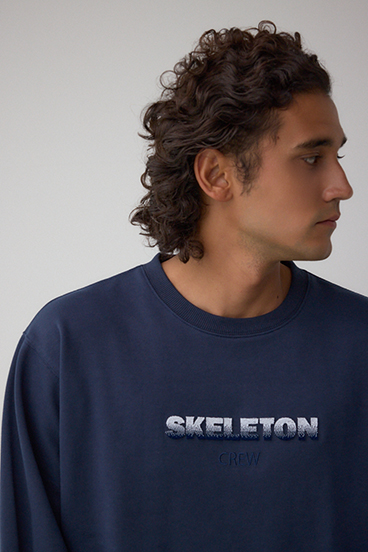 ブラシ刺繍スウェットトップス