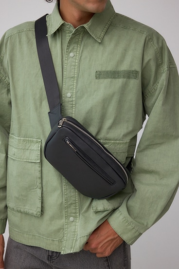 ヴィンテージフェイクレザーボディバッグ