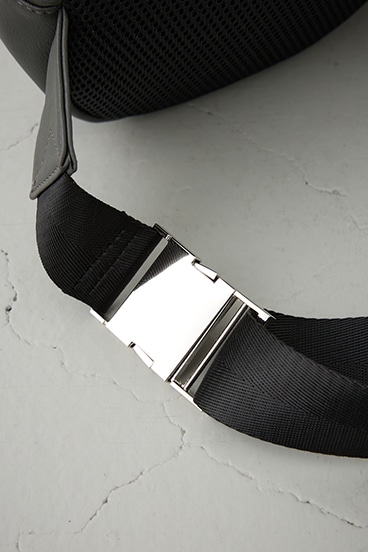 ヴィンテージフェイクレザーボディバッグ 詳細画像