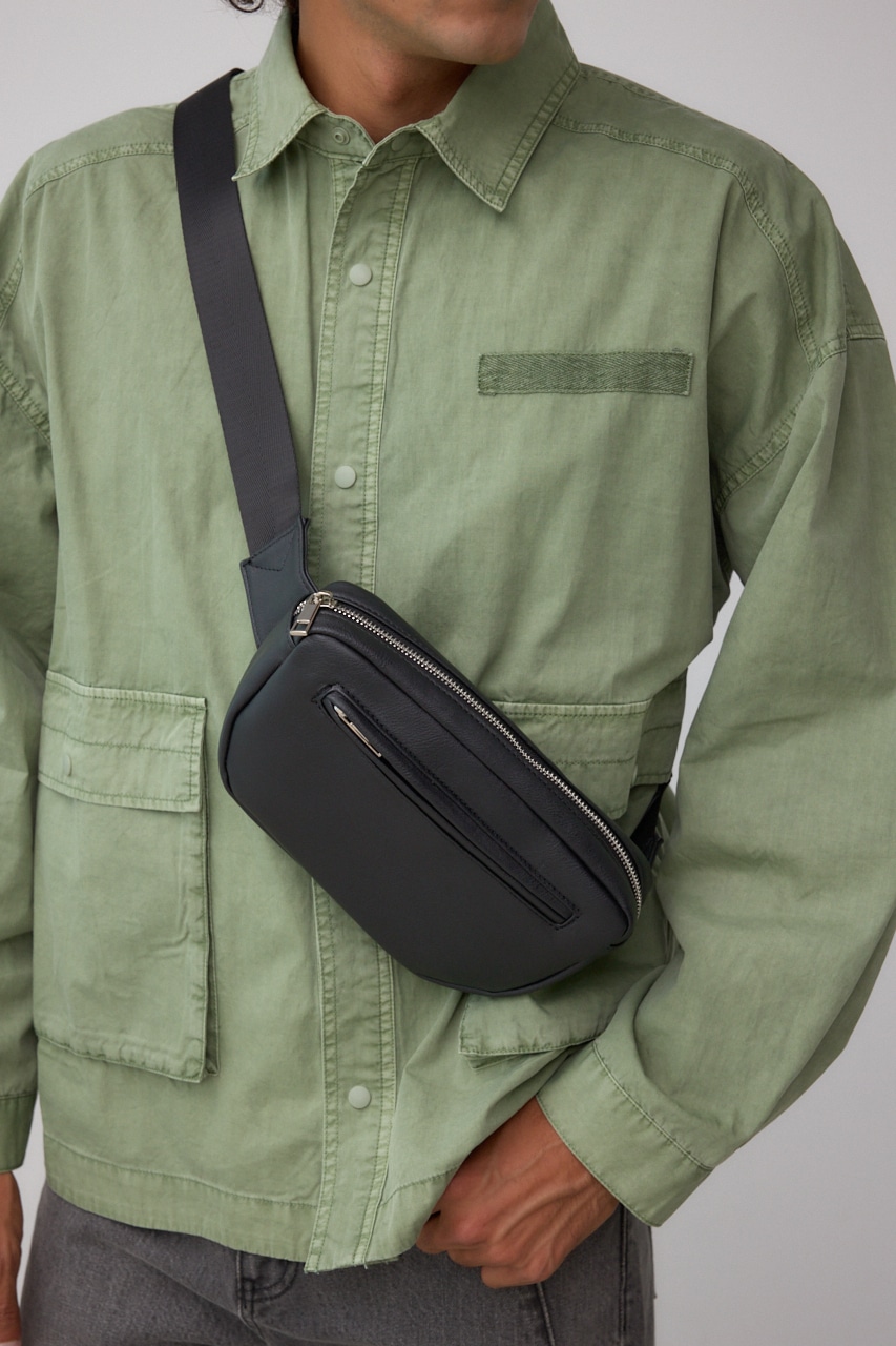 ヴィンテージフェイクレザーボディバッグ