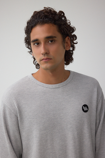 袖刺繍ワッフルトップス