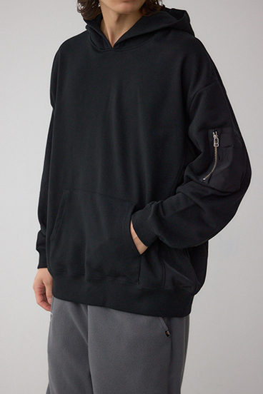 ユーティリティポケット付きフーディー