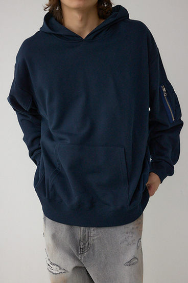 ユーティリティポケット付きフーディー