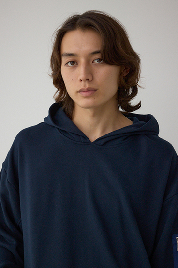 ユーティリティポケット付きフーディー