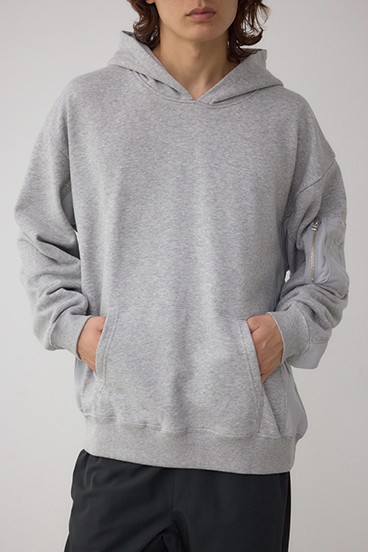 ユーティリティポケット付きフーディー