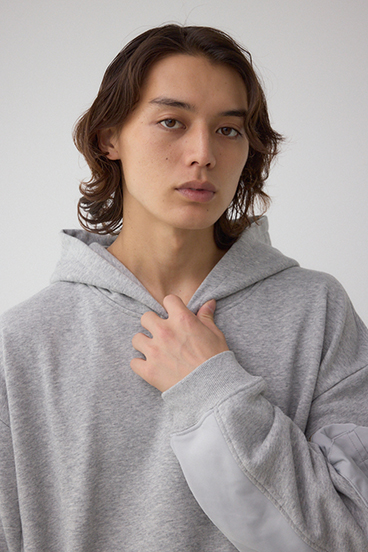 ユーティリティポケット付きフーディー