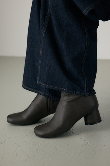 【crie conforto】ラウンドトゥストレッチブーツ