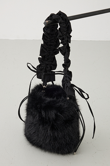 【crie conforto】フリルショルダー付エコファー巾着バッグ 詳細画像