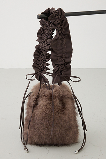 【crie conforto】フリルショルダー付エコファー巾着バッグ 詳細画像