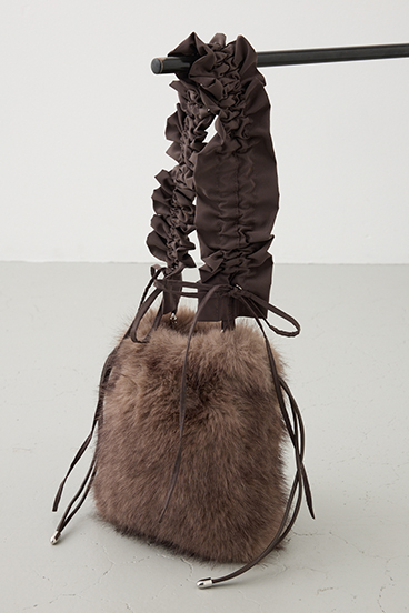 【crie conforto】フリルショルダー付エコファー巾着バッグ 詳細画像