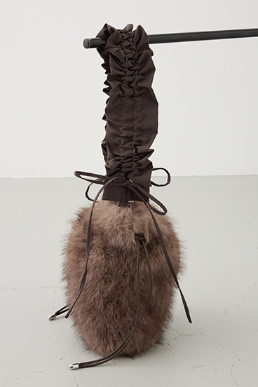 【crie conforto】フリルショルダー付エコファー巾着バッグ 詳細画像