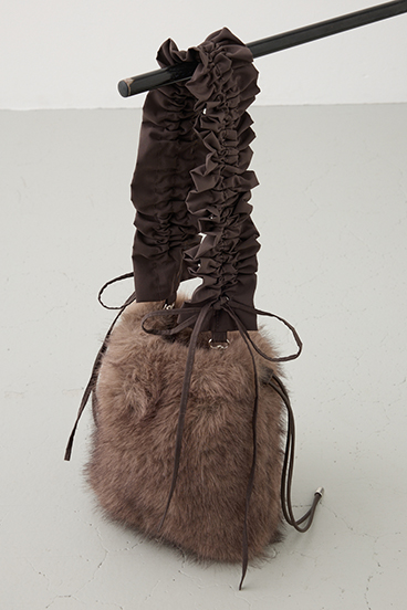 【crie conforto】フリルショルダー付エコファー巾着バッグ 詳細画像