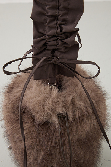 【crie conforto】フリルショルダー付エコファー巾着バッグ 詳細画像