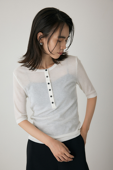 【crie conforto】バックオープンヘンリーネックTシャツ