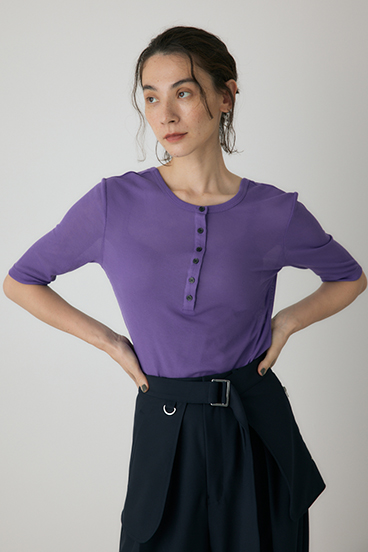 【crie conforto】バックオープンヘンリーネックTシャツ