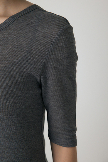 【crie conforto】バックオープンヘンリーネックTシャツ 詳細画像