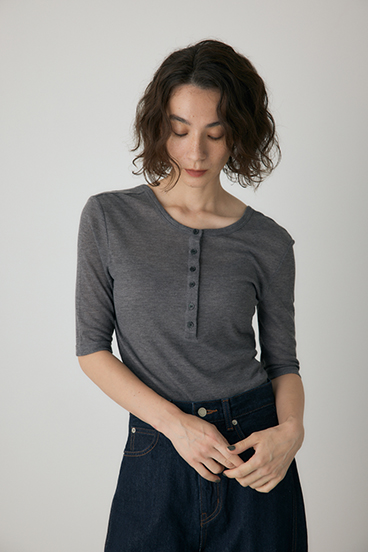 【crie conforto】バックオープンヘンリーネックTシャツ 詳細画像