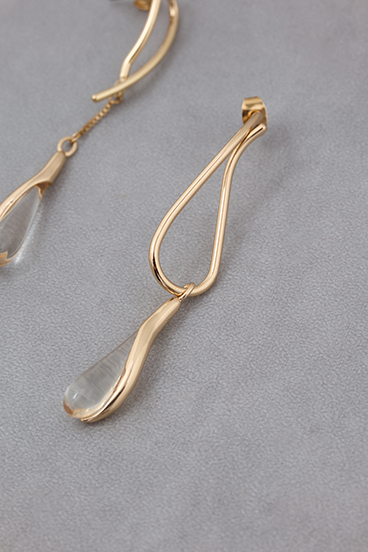 ドロップシェイプドアクリルピアス 詳細画像