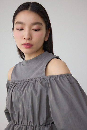 オフショルレイヤードブラウス