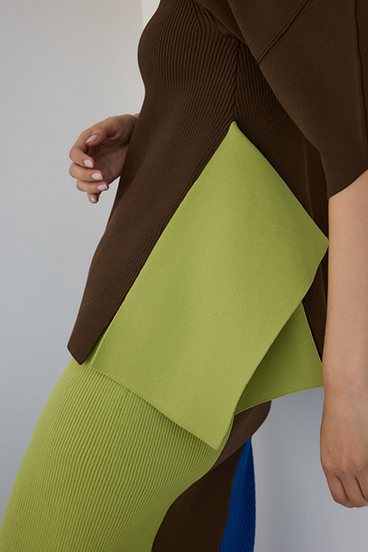 【PLUS】イレギュラーヘムニットトップス 詳細画像