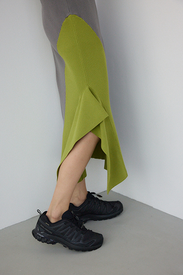 【PLUS】アシンメトリーレイヤードニットワンピース 詳細画像