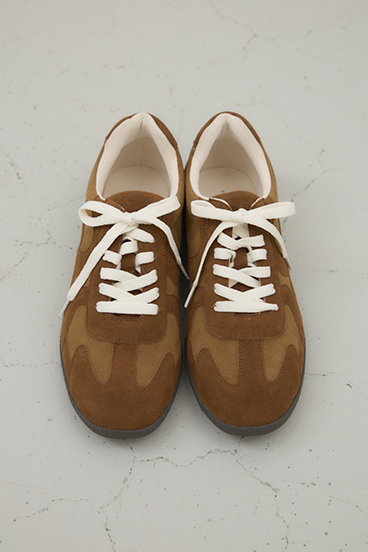 【crie conforto】シミラーカラーシューレーススニーカー 詳細画像