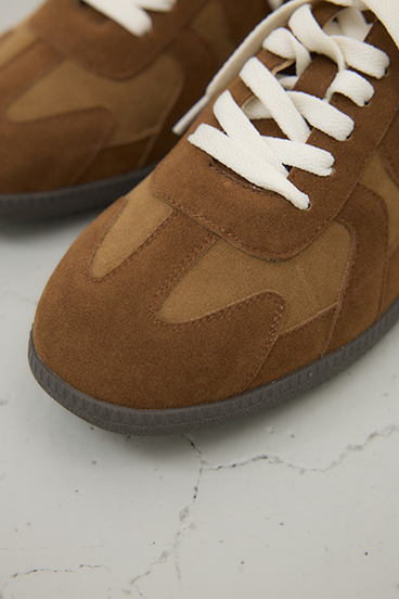 【crie conforto】シミラーカラーシューレーススニーカー 詳細画像