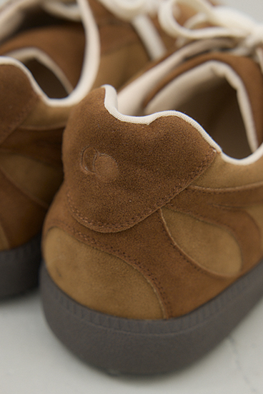 【crie conforto】シミラーカラーシューレーススニーカー 詳細画像