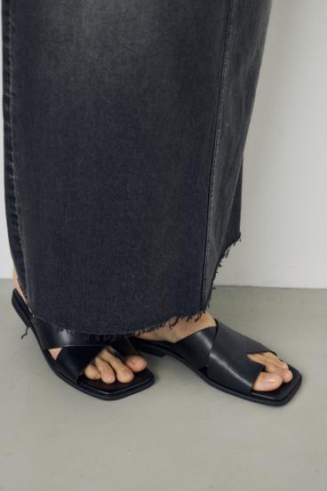 ワイドベルトフラットサンダル