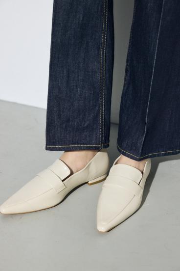 ポインテッドトゥローファー