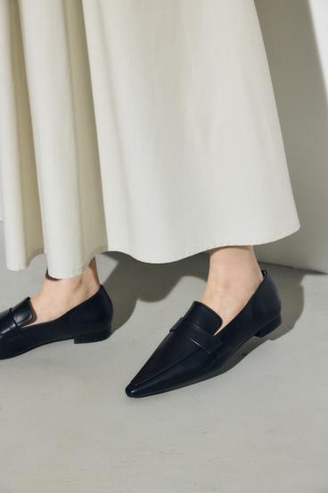 ポインテッドトゥローファー