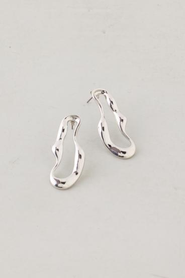 ウェイビーサークルピアス