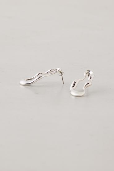 ウェイビーサークルピアス 詳細画像