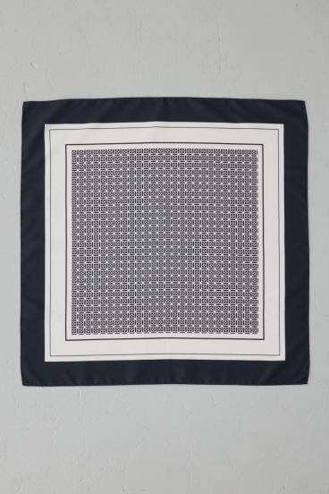 幾何柄スカーフ