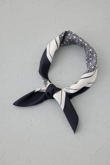 幾何柄スカーフ 詳細画像