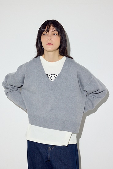 スウェットライクVネックニット