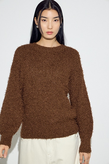 カールヤーンクルーネックニット