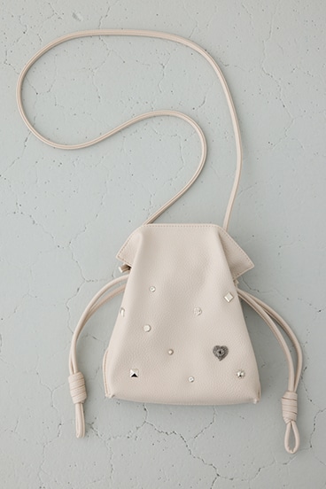 モチーフスタッズドローストリングバッグ