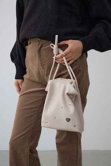 モチーフスタッズドローストリングバッグ