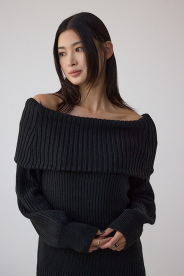 オフショルロングニットワンピース