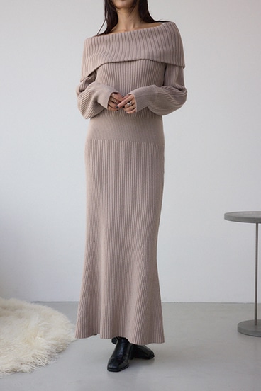 オフショルロングニットワンピース