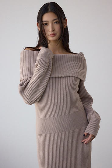 オフショルロングニットワンピース