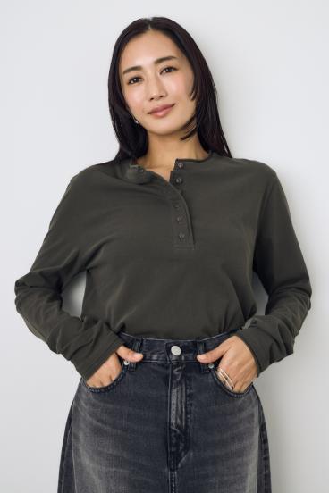 ドライタッチ ヘンリーネックトップス