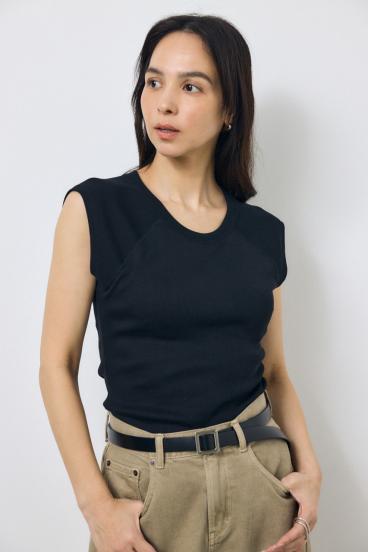 カップ付きノースリーブトップス